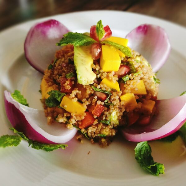 Cơm hạt quinoa mix trái cây và phomai